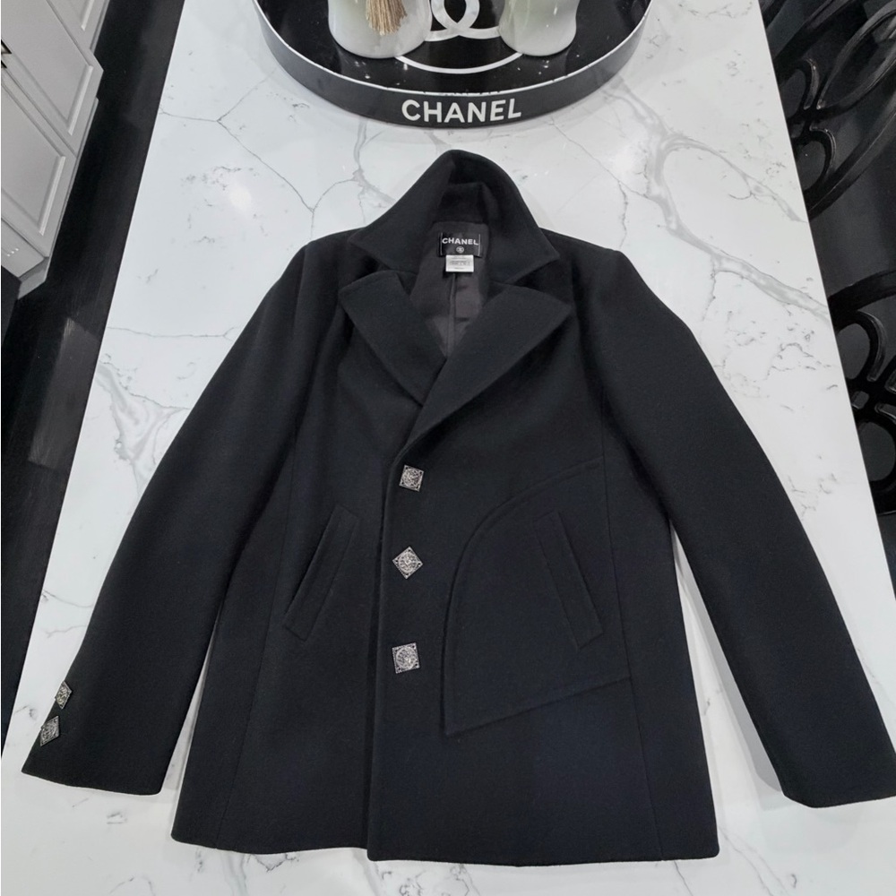NWOT CHANEL MENS BLACK WOOL PEACOAT WITH CHANEL SIGNATURE BUTTONS IN GUNMETAL - Picture 2 of 12